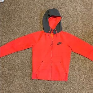 MENS NIKE HOODIE WITH WATERPROOF HOOD